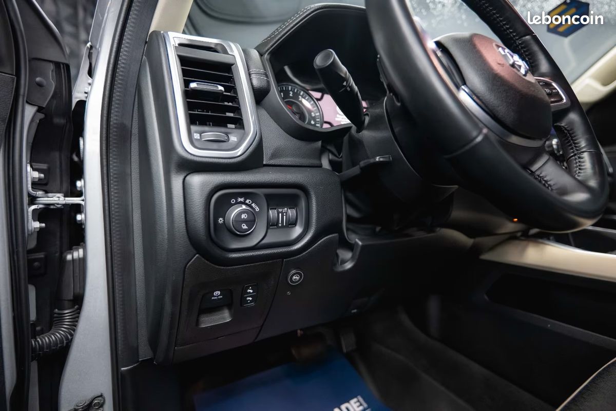 Dodge RAM 1500 Laramie Night Edition 5.7 V8 HEMI GPL 401 ch 4x4 – Offroad – BRC (image 25)