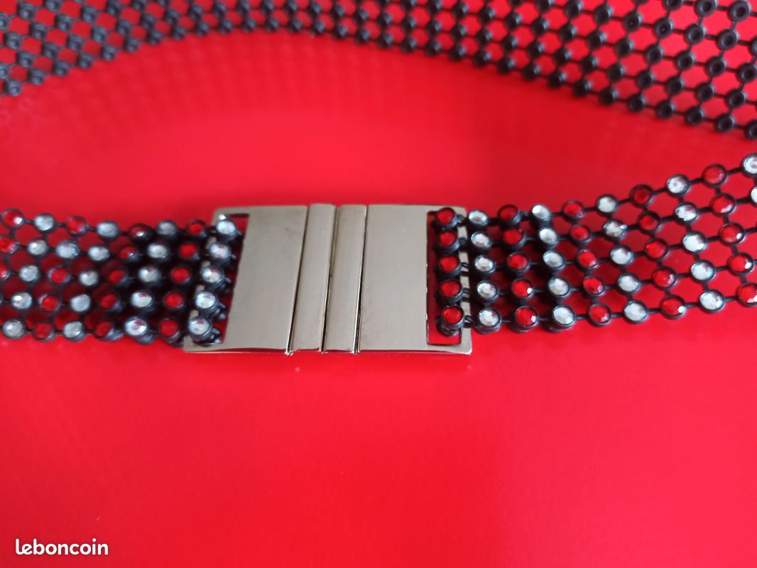 Ceinture avec Strass Multicolores , extensible de 63 cm à 73 cm environ , Très Bon état (image 3)