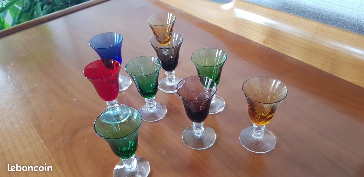 9 verres liqueur (image 1)