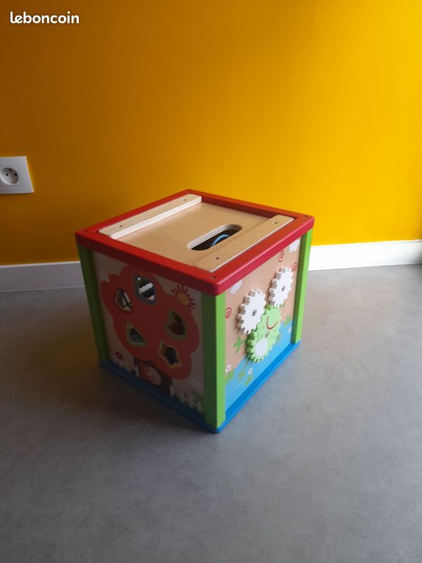Cube (image 1)