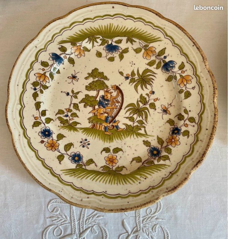 Service de table en faience vintage made in Italy, reproduction 18 ème siècle Moustier (image 3)