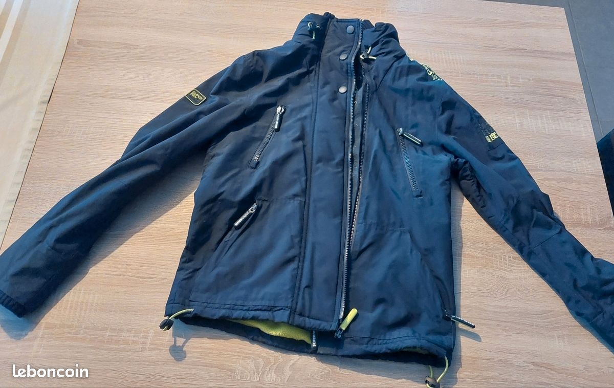 Coupe-vent Homme Superdry - Taille S - Noir Avec Détails Bleu Clair - Occasion Très Bon état