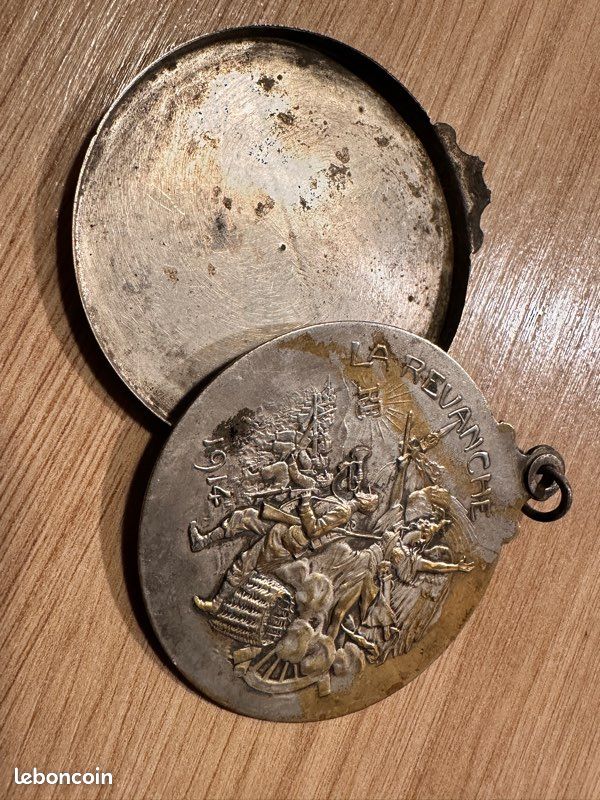 Ancienne Boîte à Bijoux / Écrin à Médaille Militaire - Objet Vintage - Occasion