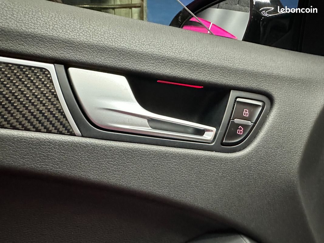 AUDI RS4 AVANT V8 4.2 FSI 450 Quattro S Tronic 7 / PACK CARBONE INTÉRIEUR / VOLANT MÉPLAT / SIÈGES ÉLECTRIQUES (image 31)