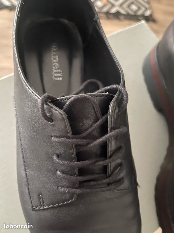 Chaussures Minelli Noires Pointues Taille 39 - Cuir - Sandales Plates Vintage Peu Portées