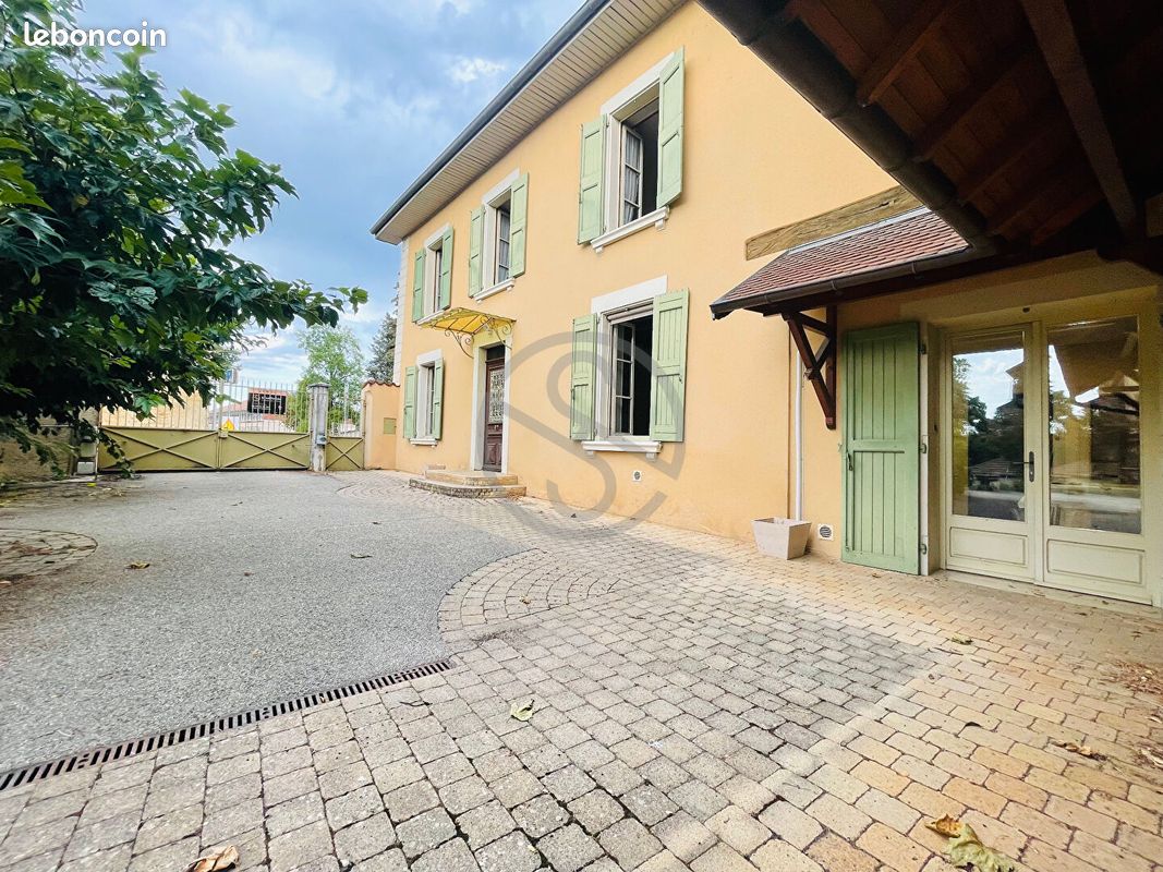 Maison 5 pièces 195 m² · à La Côte-Saint-André · 195 m² · 350 000 €