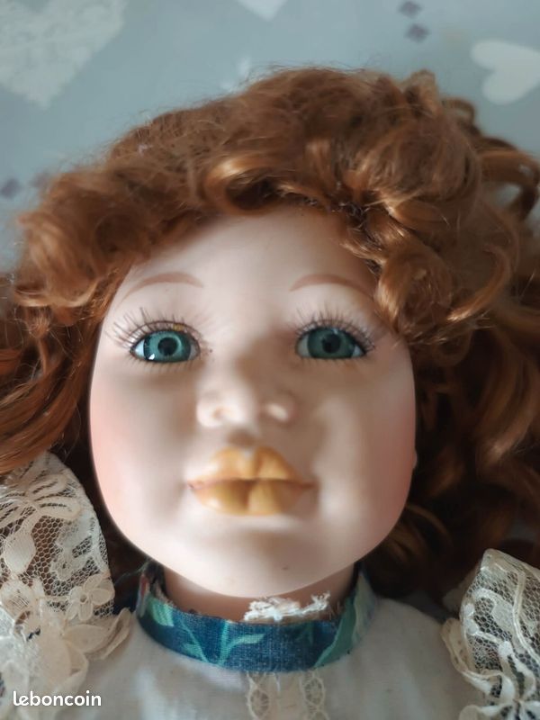 Ancienne Poupée En Porcelaine – Cheveux Roux Bouclés – Vintage