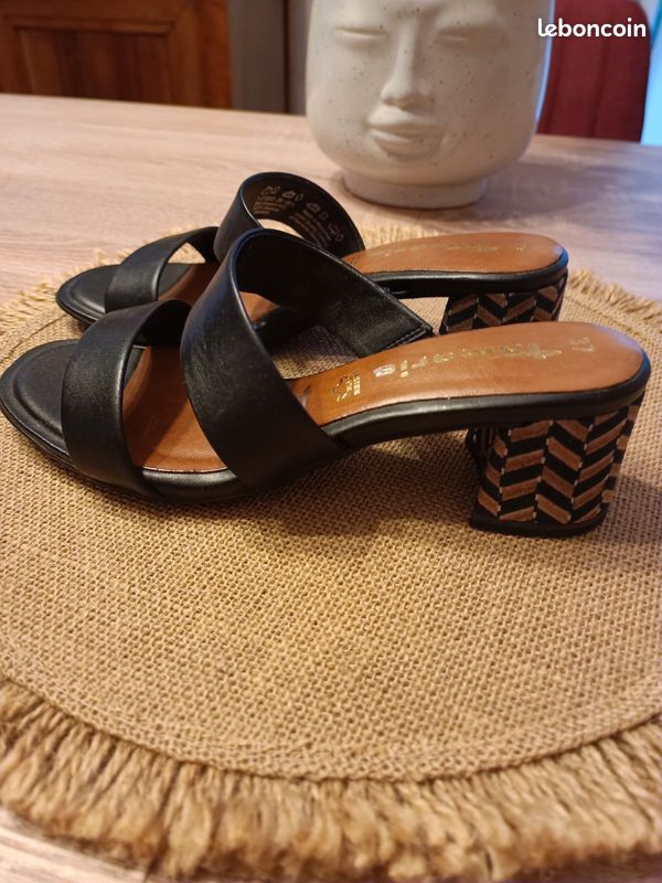 Chaussures nus pied couleur noir ,portes une fois très bon état , marque tamaris pointure 37 envoi mondial relais (image 1)