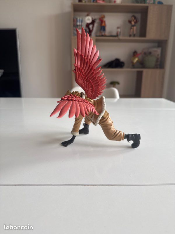 Figurine Hawk MHA (image 3)