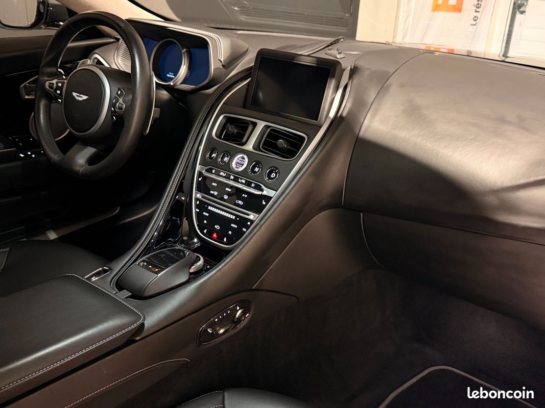 ASTON MARTIN DB11 COUPE V8 4.0 510 BVa (image 17)