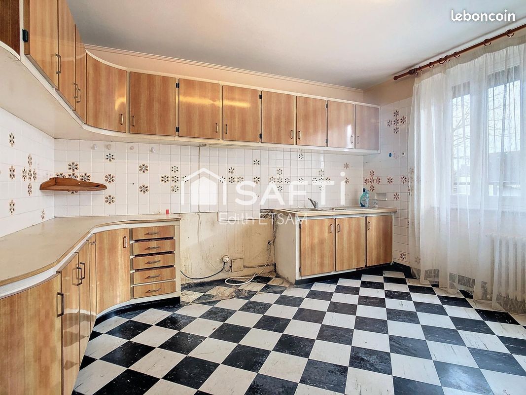 Maison 6 pièces 162 m² · à Plonéour-Lanvern · 162 m² · 127 000 €