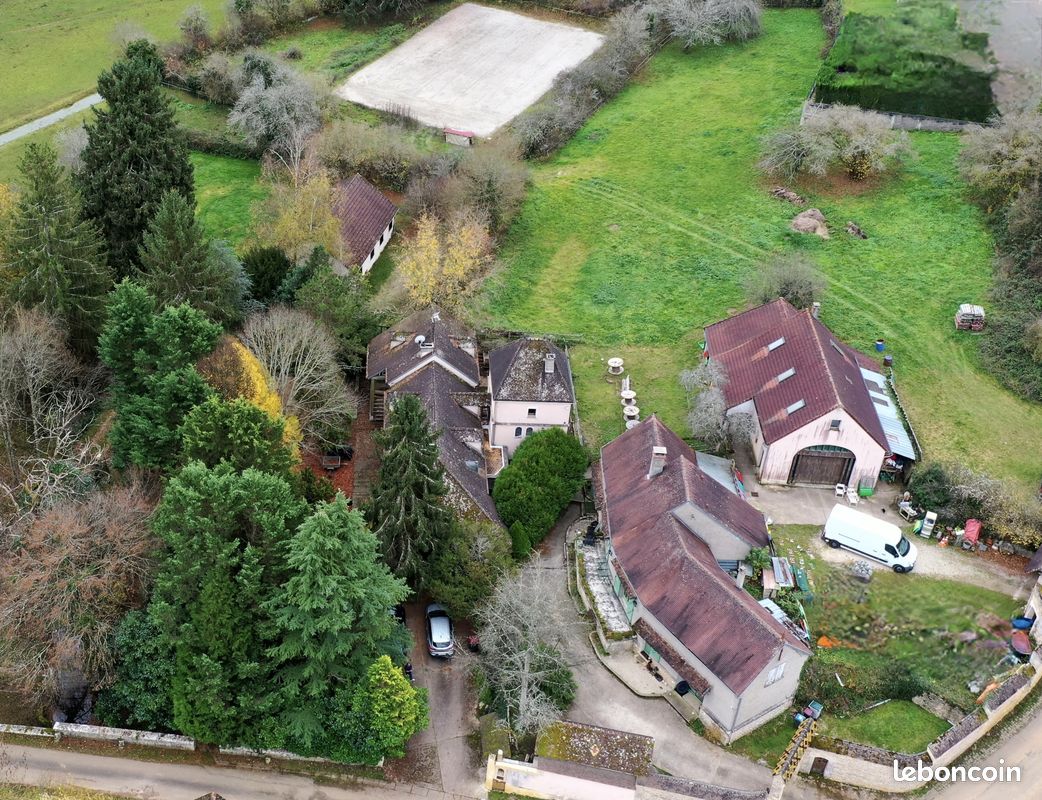 Maison 19 pièces 460 m² · à Vézelay · 460 m² · 750 000 €