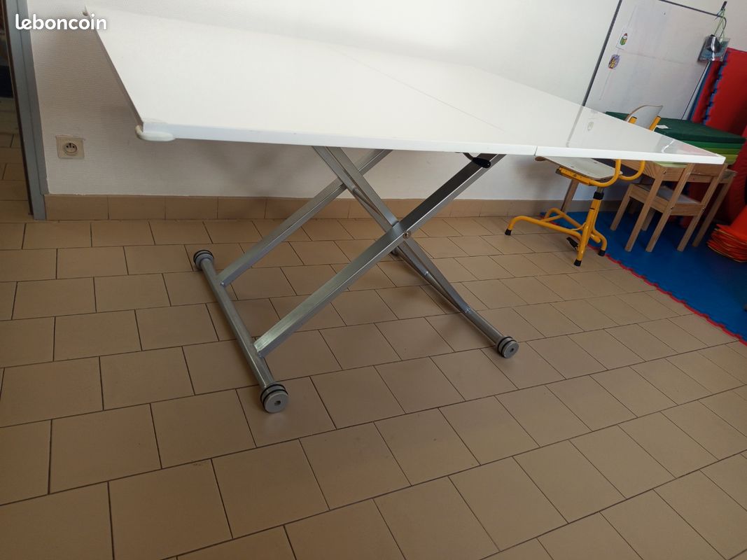 Table relevable (image 2)