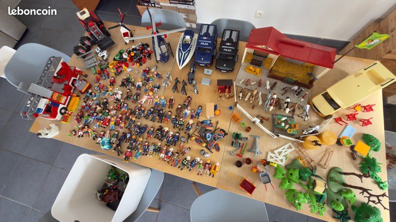 Gros lot playmobil police avec nombreux accessoires et personnages, camion, voiture avec remorque et bateau, moto, Hélicoptère... - Jeux & Jouets