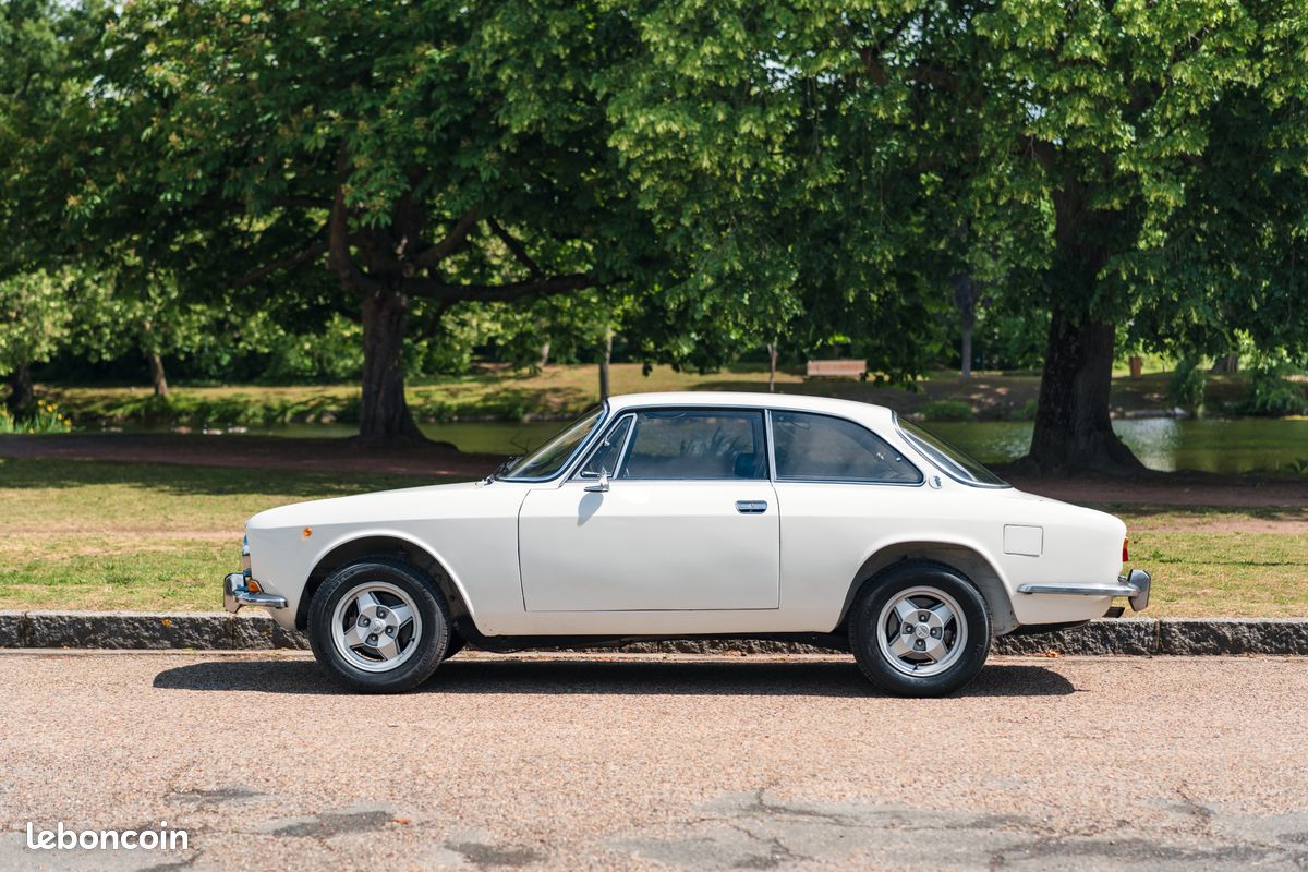 Alfa Romeo Giulia GT 2000 Veloce Bertone (GTV) (image 5)