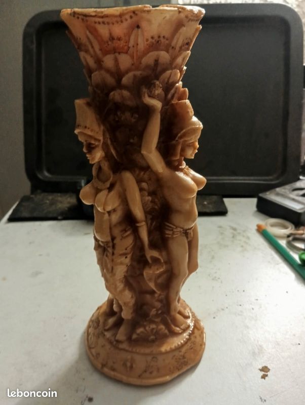 Lot de statuette en résine imitation ivoire - Label Emmaüs