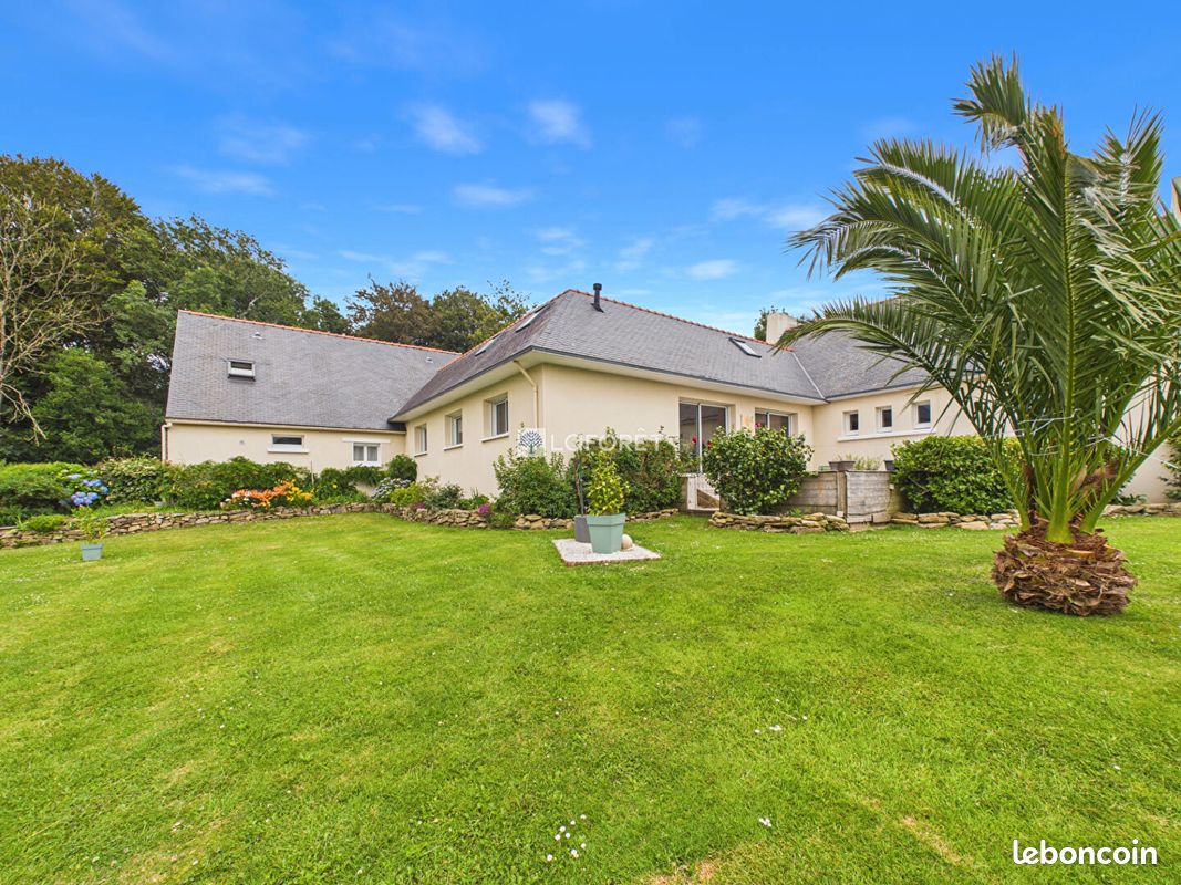 Maison 7 pièces 269 m² · à Peumerit · 269 m² · 657 200 €