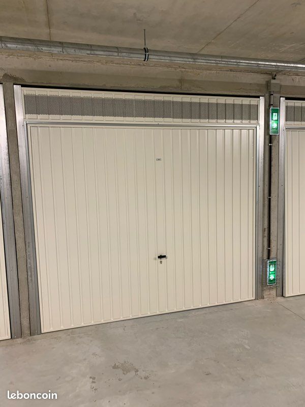 Box à vendre - résidence récente · à Grasse · 32 000 €