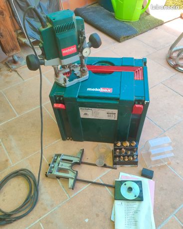 Défonceuse électronique DEWALT 1100 W 65 mm DW621K