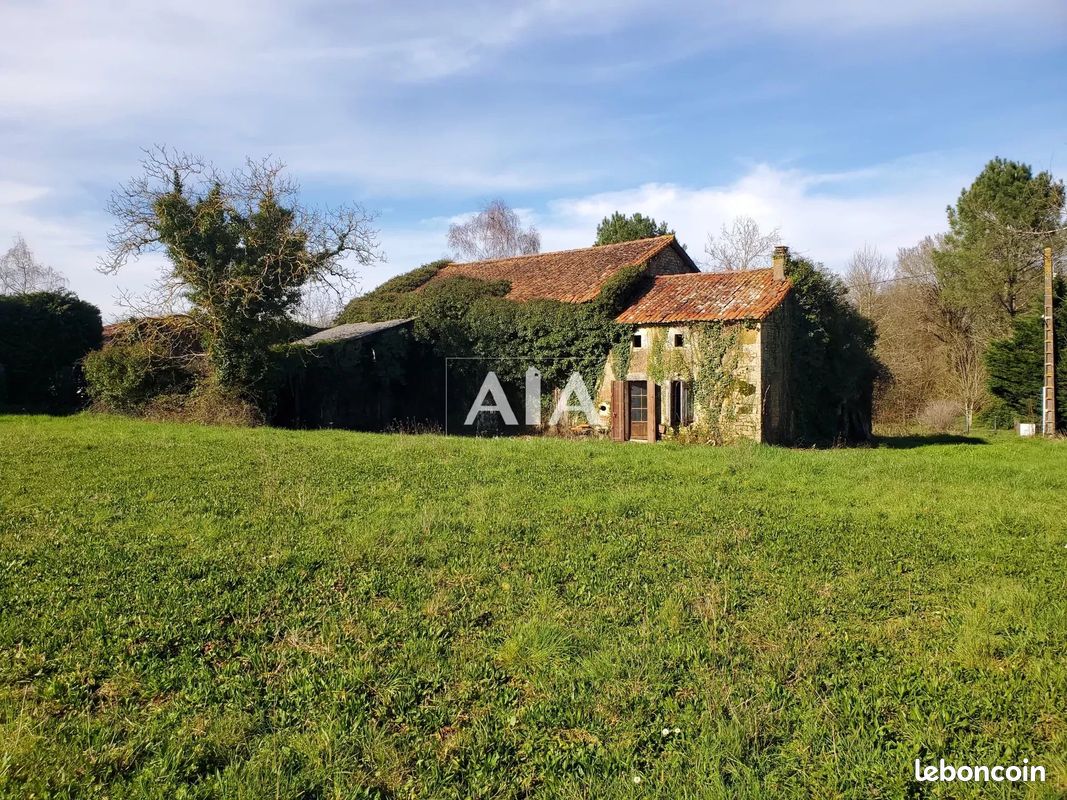 Maison 5 pièces 165 m² - Ruffec 16700 (image principale 0)