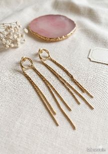Boucles d'oreilles pendantes dorées minimalistes (image 1)