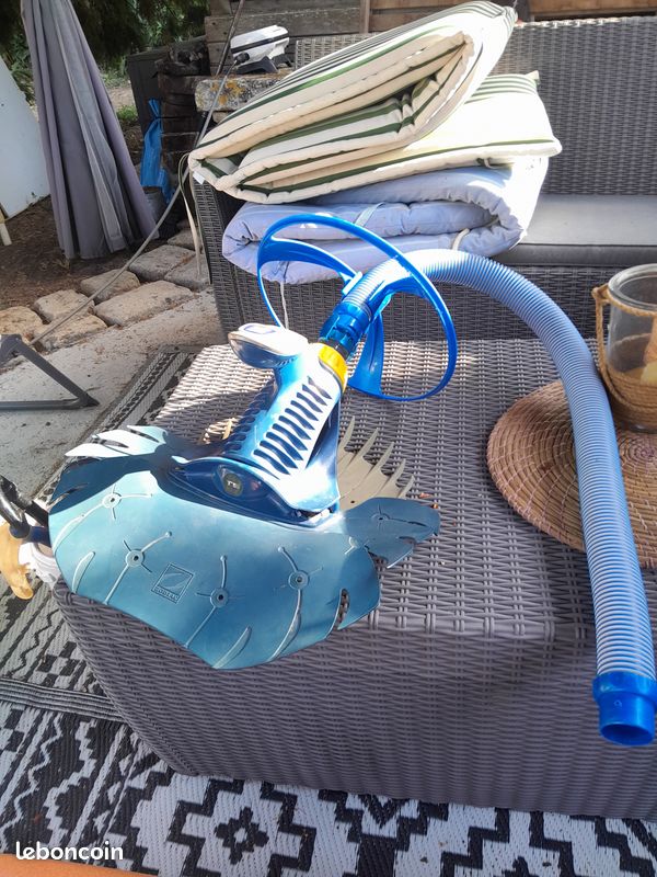 Robot aspirateur piscine (image 1)