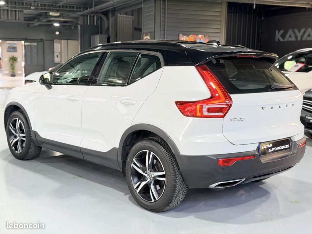 VOLVO XC40 D4 AWD 190 ch Geartronic R-Design- Toit ouvrant- Harman/Kardon- Keyless (image 5)
