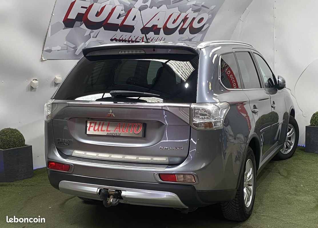Outlander 2.2 DI-D 150ch Intense Navi 4WD * 7places* ATTELAGE (image 4)