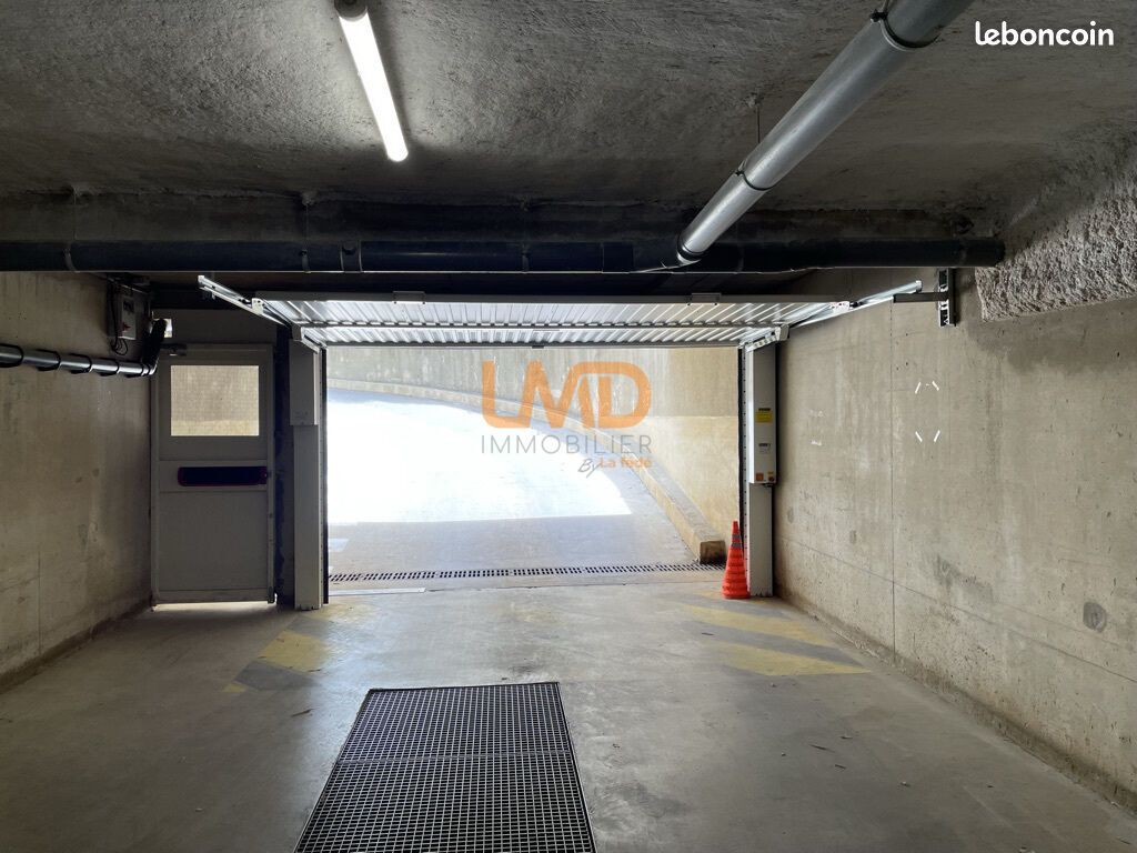 Parking/box Brignoles · 10 000 €
