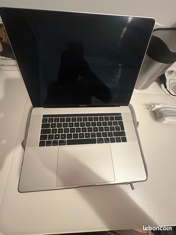 Macbook Pro 2019 Touch Bar 15 pouces (image 1)