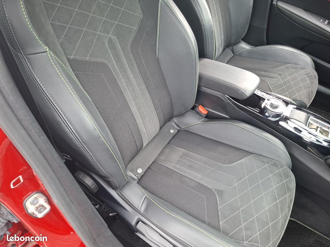 PEUGEOT 208 PureTech 130 S&S EAT8 GT (image 25)