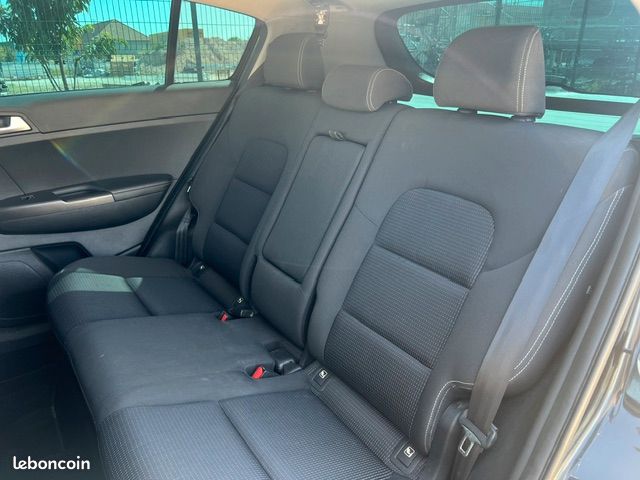 KIA Sportage III 1.7 CRDI 115 ACTIVE 2WD Année 2016, Kilométrage 172 000 km, Boîte de vitesse Manuelle : Bv6, Énergie : Diesel, Bon état général, Révisé, Prêt à partir au prix de 9 990 Beau SUV (image 9)