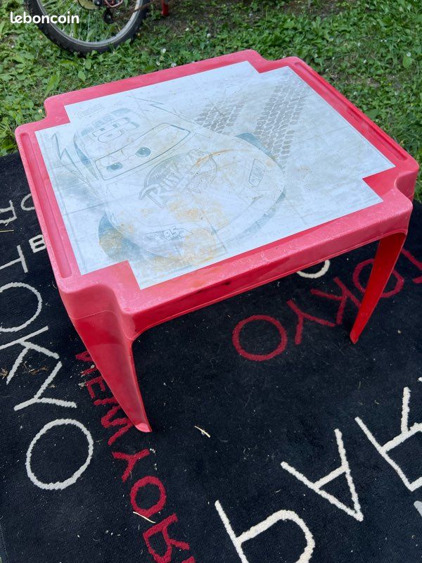 Petite table en plastique pour jeune enfant (image 3)