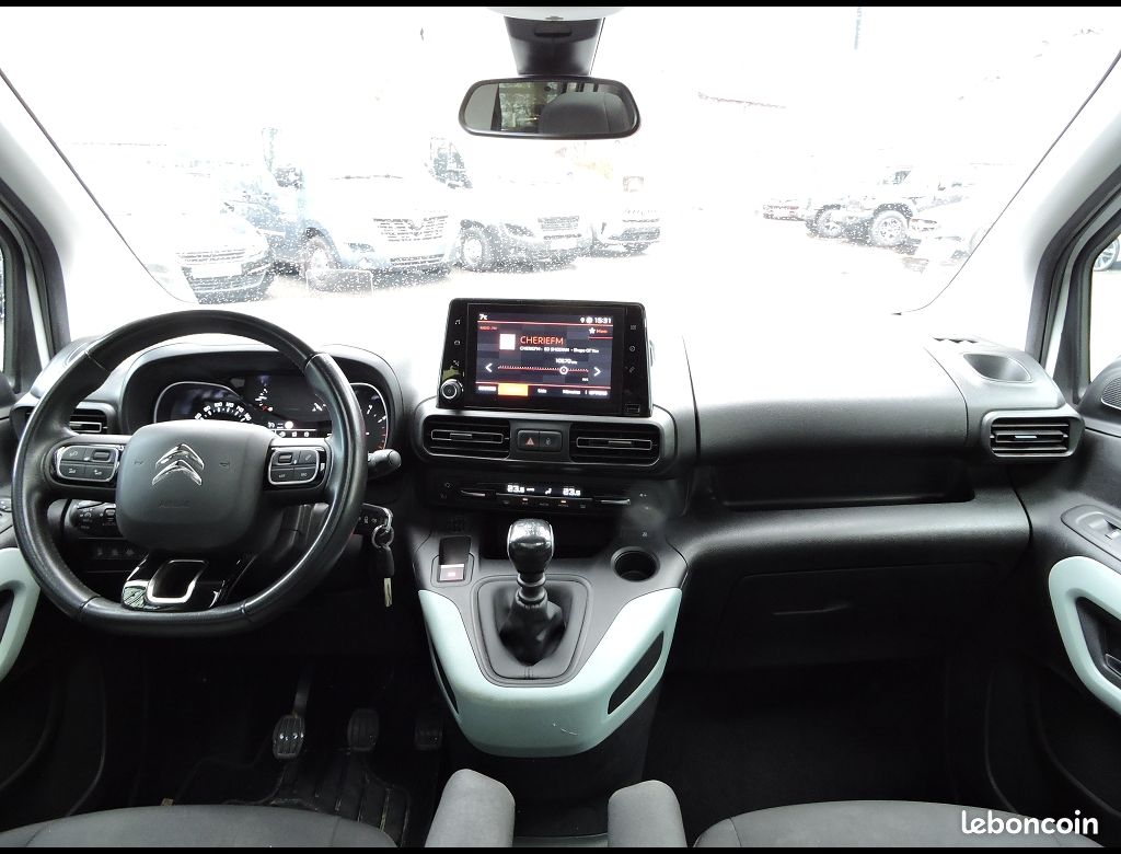 Citroën Berlingo SHINE 1.2 PURETECH 110CH BVM6 (image 8)