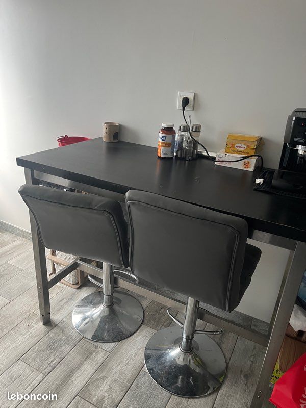 Table haute + 2 chaises hautes (image 1)