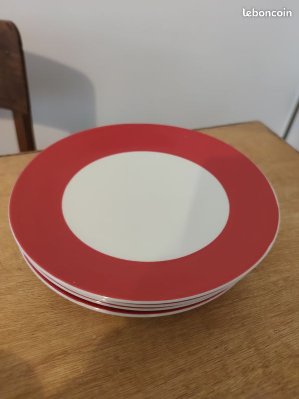 Petite assiete rouge HEMA (image 1)