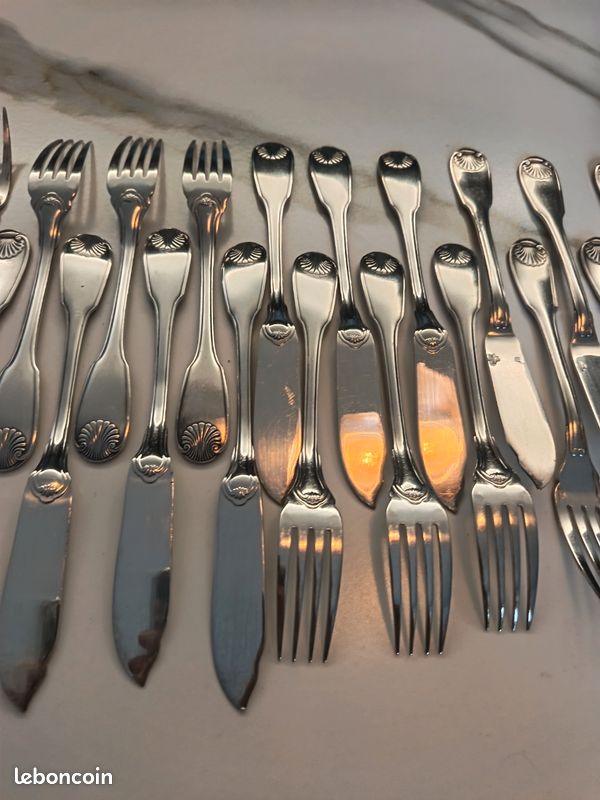 Lot De 12 Fourchettes De Table Christofle - Modèle Coquille Vendôme (argenté)