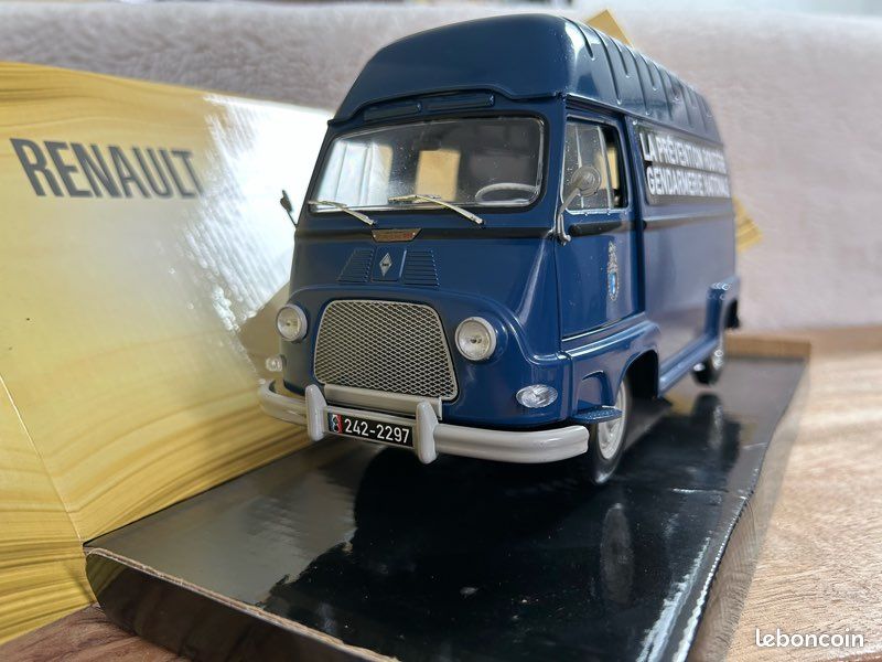 RENAULT ESTAFETTE 800 Surélevée ( Gendarmerie ) - 1964 / NOREV 1/18 EUR 135,00 - FR