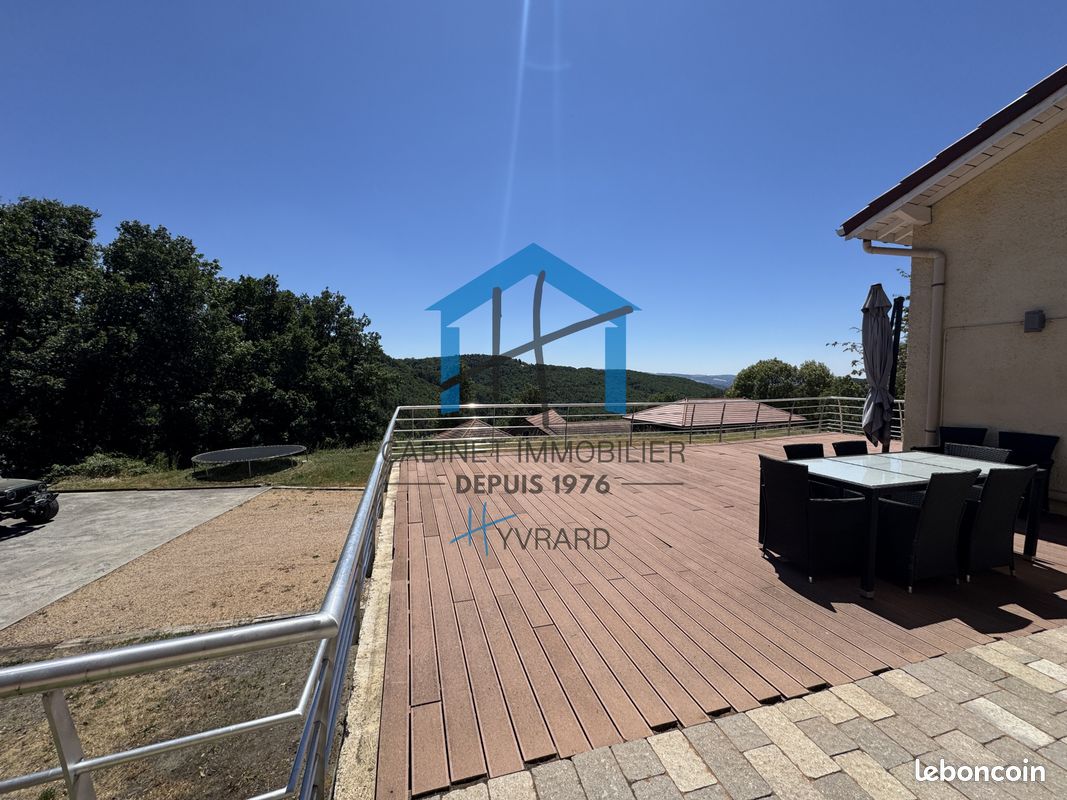 Maison 6 pièces 155 m² · à Saint-Christo-en-Jarez · 155 m² · 429 000 €
