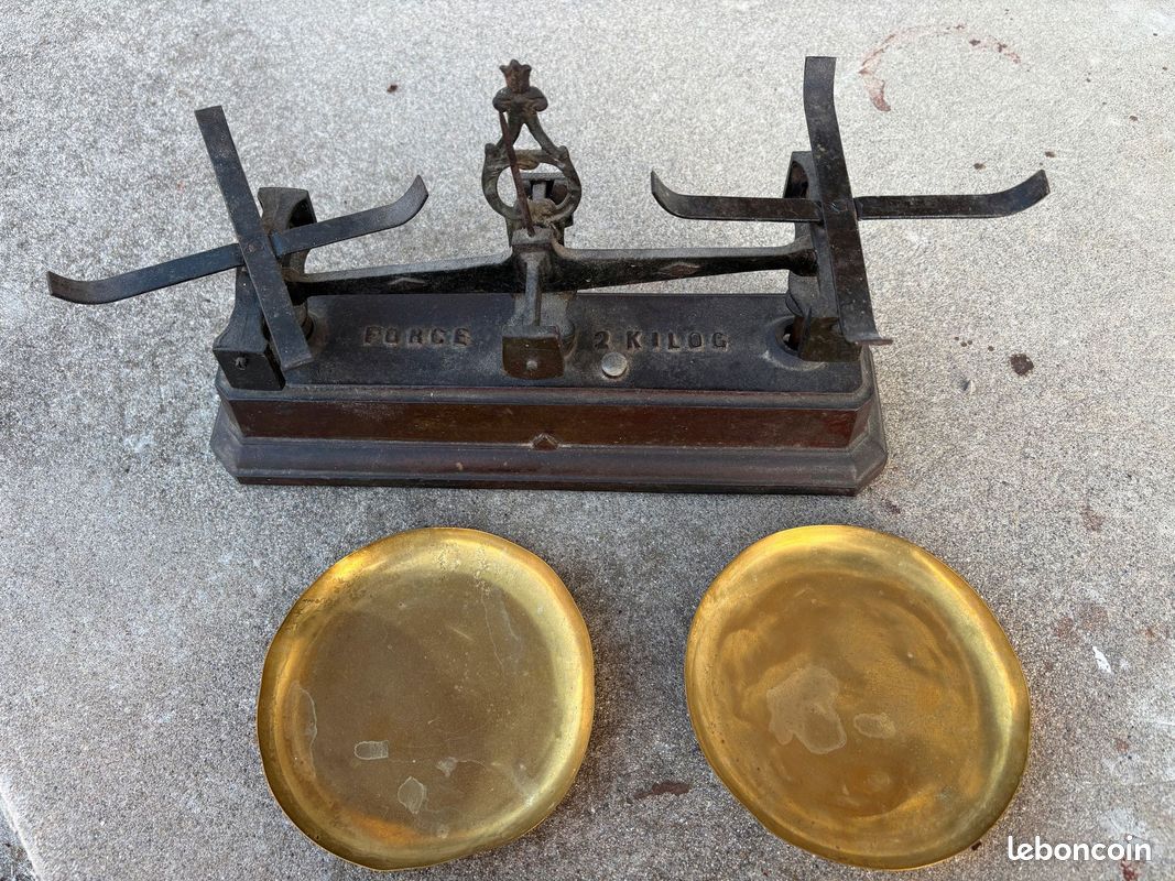 Ancienne balance de commerce 2 kg avec jeu de poids en laiton (image 2)