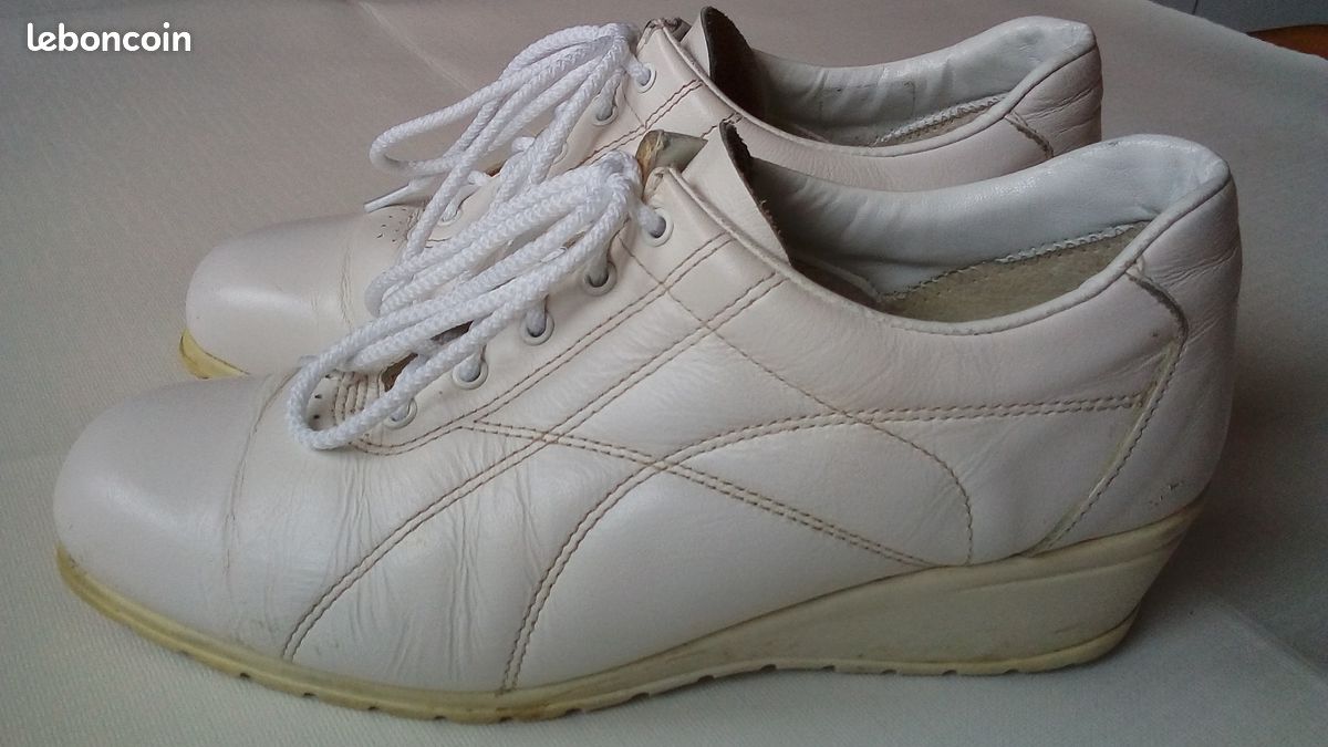 Un lot de paires de chaussures pour femme en bon états Chaussures