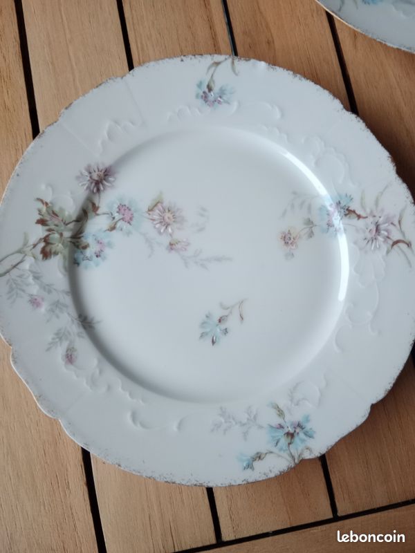 9 assiettes à dessert porcelaine de Limoges (image 3)