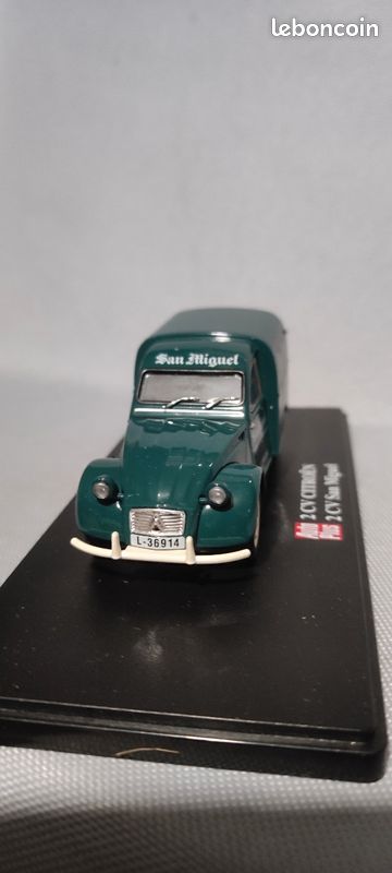 Voiture Miniature Citroen 2CV Verte Universal Hobbies 1/43