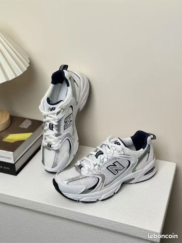 Chaussure NewBalance Blanc 530 42.5(EU) neuve (image 2)