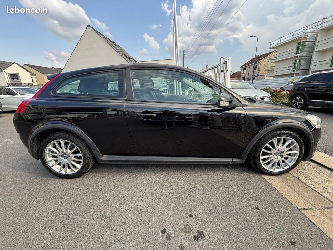 VOLVO C30 1.6D 110 ch Momentum (image 4)