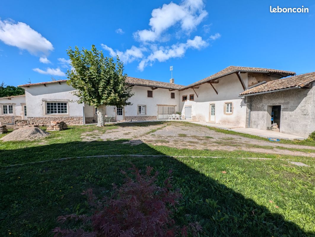 Maison 7 pièces 220 m² · à Grièges · 220 m² · 426 000 €