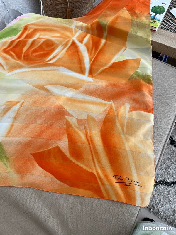 Foulard En Soie Vintage PIERRE BACCARA - Motif TBEG - 76x80 Cm - Occasion Couleur Orange - Rare !