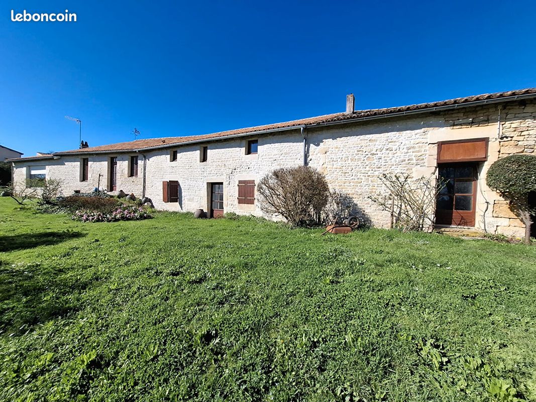 Maison 8 pièces 243 m² · à Niort · 243 m² · 348 150 €