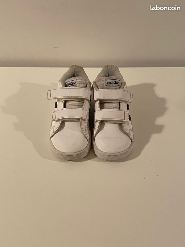 Basket Adidas blanche taille 24 (image 2)
