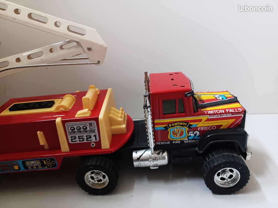 Boucle De Ceinture Vintage En Laiton 1978 - Camion De Pompiers, échelle, Motif Pompier (État Occasion)